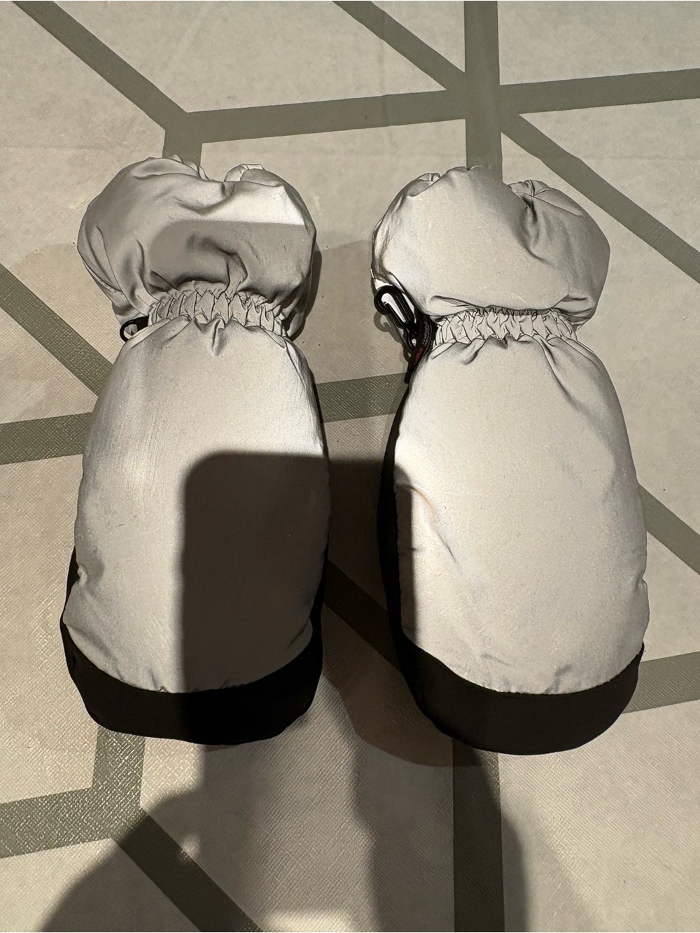 3M Thinsulate Silver and Black Kids Winter Mittens